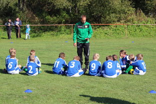 开云体育网页版入口-足球教练战术布置备受关注，足球教练考虑到对手阵型  第2张